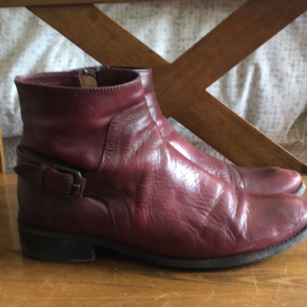 Frye used red short boot